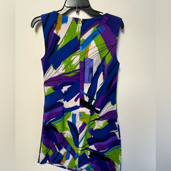 SCARLETT COLORFUL SLEEVELESS DRESS. SIZE 6. Has two front pockets. - Picture 5 of 8